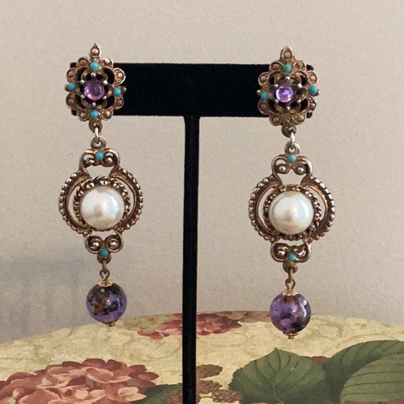 unknown Jewelry - VINTAGE Gorgeous Faux Goldtonepearl & purple Cabushon Drop post pierced earrings